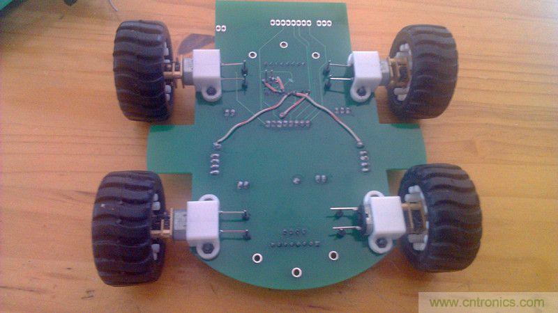 牛人力作！PCB版藍(lán)牙智能小車DIY