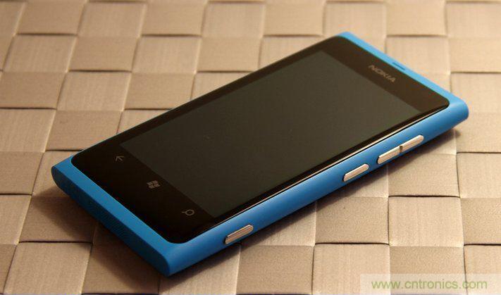 拆解諾基亞Lumia800,做工依舊精細(xì)！